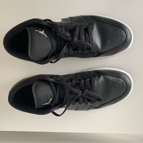 Nike Air Jordan 1 Low (US 11 W, US 9.5 M) - Picture 3 of 8